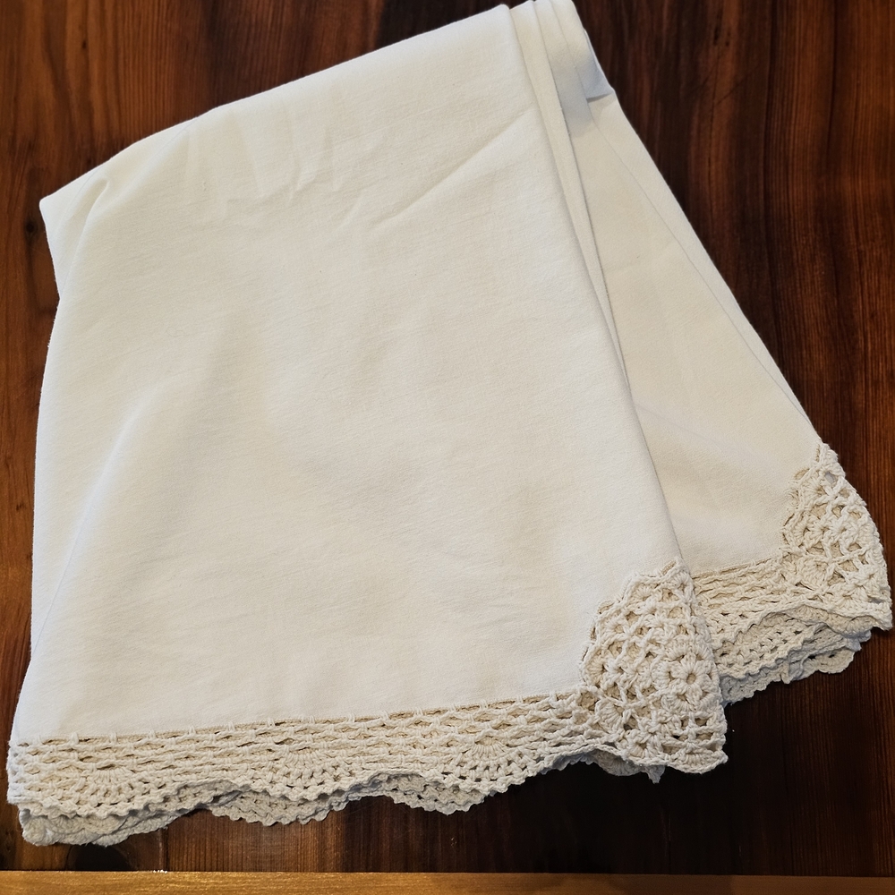 Cream Crochet Trim Round Tablecloth